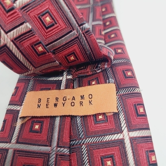 Bergamo New York | Vintage Maroon and Silver/Gray Checker Pattern Tie - Picture 8 of 11